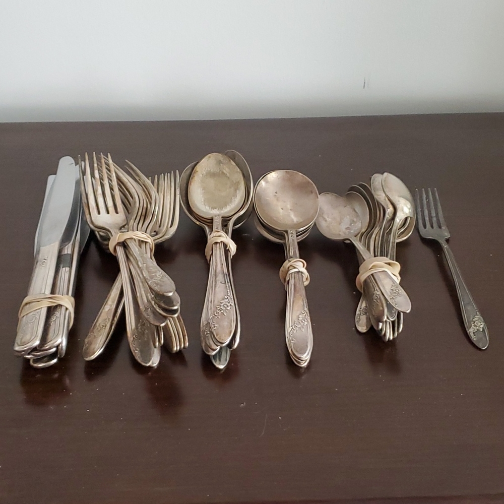 Set of vintage Oneida Community Tudor plate Queen Bess II pattern silverware